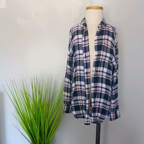 Old Navy Plaid Button Down Shirt - Picture 4 of 6